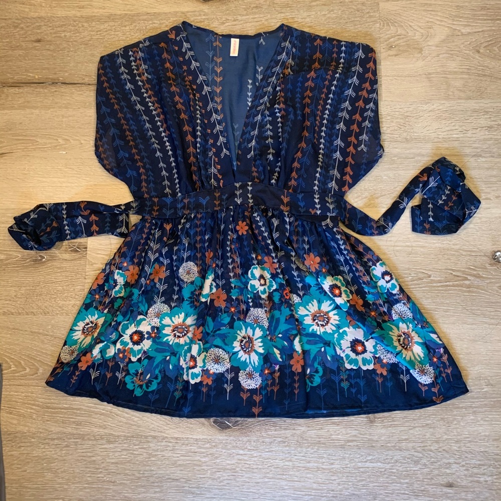 Xhilaration Floral blue v neck blouse small